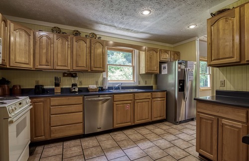 Townsend Ski Chalet | Berg Stuga, Free Attraction Tickets, Game Room, Hot Tub, WIFI!
