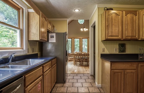 Townsend Ski Chalet | Berg Stuga, Free Attraction Tickets, Game Room, Hot Tub, WIFI!