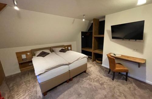 Oerlinghausen Hotel | Berggasthof Tönsblick