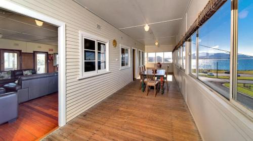 Bermagui Apartment | Bermagui Bay Beach House Perfect for large groups