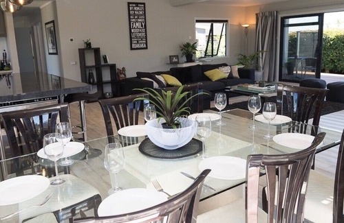 One Tree Point Cottage | BERMUDA BEAUTY - ONE TREE POINT HOLIDAY HOME in Whangarei District