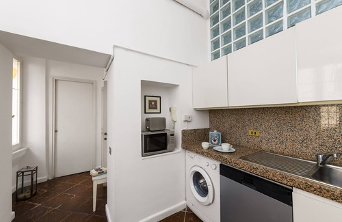 Rione XIV Borgo Apartment | Bernini al Borgo - St Peter Vatican