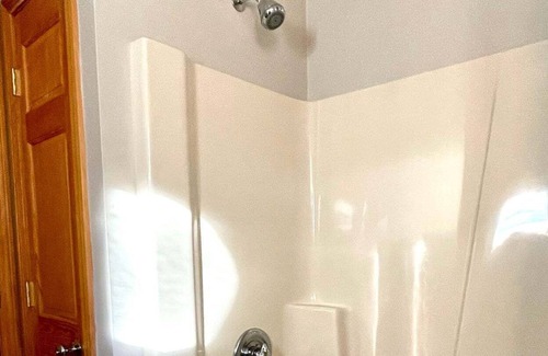 Guild House | Berry Mountain Lodge: Mountain Views by Lake & Ski