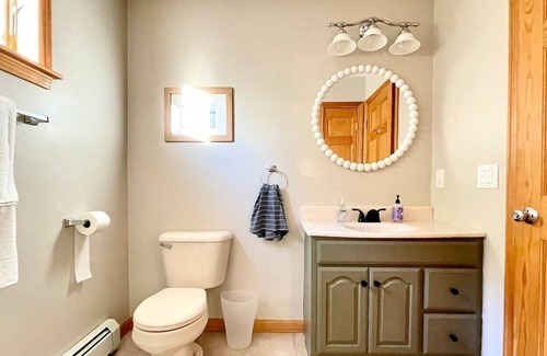 Guild House | Berry Mountain Lodge: Mountain Views by Lake & Ski