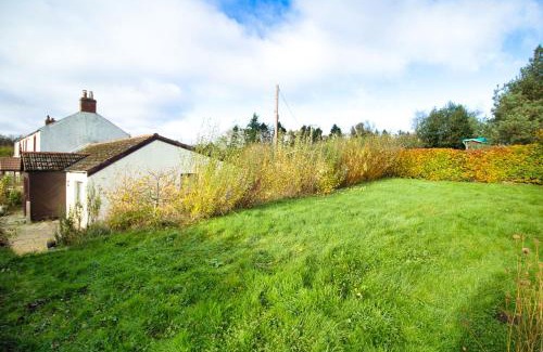 Berwick-upon-Tweed House | Berwick Upon Tweed - Ford Common - Stunning Walks and Views - Dog Friendly - Sleeps 6 - 2 Bedrooms 2 Bathrooms Cottage - Sun Room - Private Garden - Off Street Parking - Quiet Rural Location - Fast Wifi