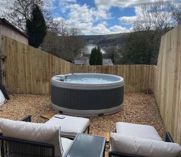 Llangollen House | Berwyn Lodge with private hot tub
