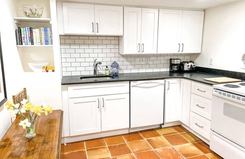 West Hyattsville Apartment | Best Apt in Chevy Chase DC Big Sleeps 4-5, 4 blks to Metro