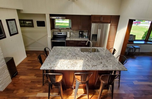 Put-in-Bay House | Best Downtown Location- Large, Beautiful!- The Queen Elizabeth House