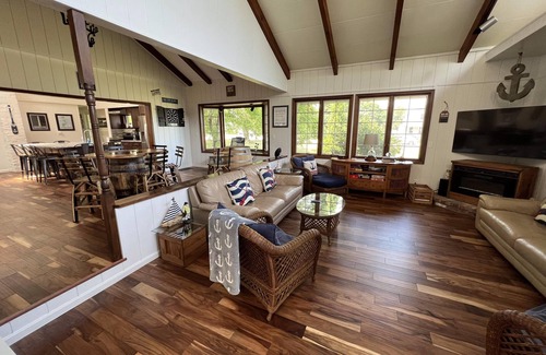 Put-in-Bay House | Best Downtown Location- Large, Beautiful!- The Queen Elizabeth House