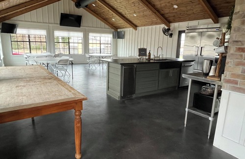 Canton Bed & Breakfast | Best Getaway in East TX! ElKen Retreat:Spa,Pool,Hot tub,Massage,Breakfast,Relax