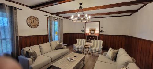 Logan House | Best Hocking Hills Cabin with Hot tub sleeps 8 Red Brick Ranch