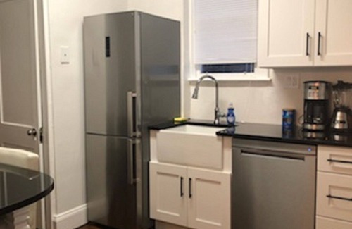 East Bronx House | Best in NYC! Urban feel private garden, easy access to all of NYC,NJ, LI & Conn.