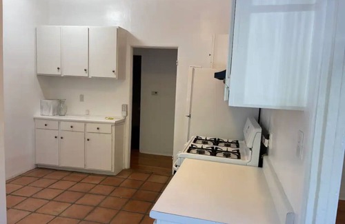 Pico - Robertson Apartment | Best location, Corner, Chic 2-bedroom with WiFi, AC in beautiful Los Angeles