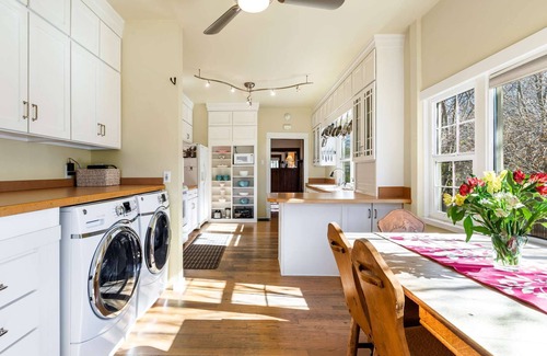 North End House | Best Location in Boise! 1912 Craftsman home in Hyde Park walk or bike everywhere!