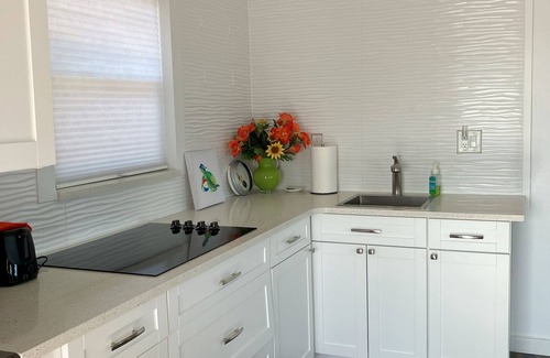 Englewood Cottage | Best Location on Manasota Key, Cottage Sleeps 3, Kayaks and Wi-Fi