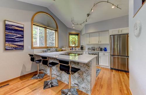 Central Boulder House | Best location- Pearl St (downtown), Views/Deck/Garage/Central AC/Gas Fireplace