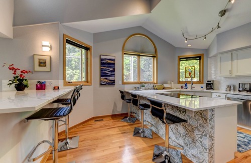 Central Boulder House | Best location- Pearl St (downtown), Views/Deck/Garage/Central AC/Gas Fireplace