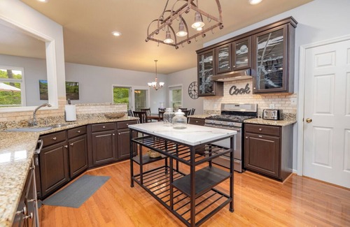 Bracey House | Best of Both Worlds | Expansive Waterviews | Pet-Friendly