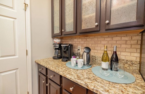 Bracey House | Best of Both Worlds | Expansive Waterviews | Pet-Friendly