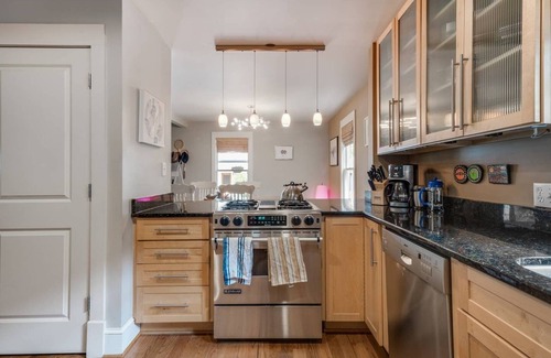 Cabbagetown House | Best of Cabbagetown 3 bed, 2 bath w/grand piano, hot tub, putting green!
