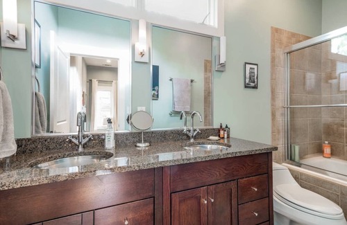 Cabbagetown House | Best of Cabbagetown 3 bed, 2 bath w/grand piano, hot tub, putting green!