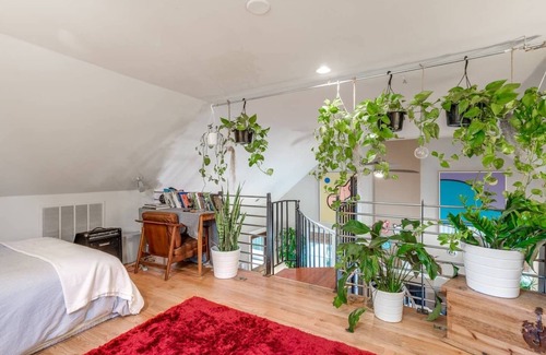 Cabbagetown House | Best of Cabbagetown 3 bed, 2 bath w/grand piano, hot tub, putting green!