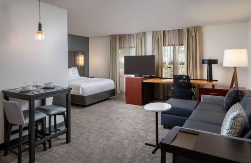 Arts/Warehouse District Resort | Best Place to Stay in New Orleans! Outdoor Pool, Pet-friendly, Free Breakfast!