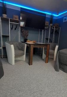 Wittenberge Apartment | Best-Preis -VIP Lounge- mit Netflix, Self-Check-In, eBike Ladestation, Fahrradraum, WLAN und Netflix - direkt am Elberadweg im Herzen von Wittenberge