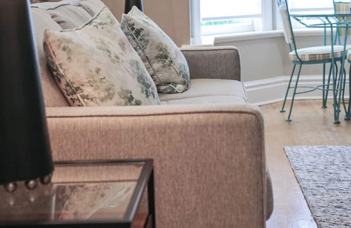 Guelph Bed & Breakfast | Best short term rental in Guelph, Ontario ! Carriage House @ Lornewood Mansion