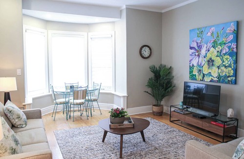 Guelph Bed & Breakfast | Best short term rental in Guelph, Ontario ! Carriage House @ Lornewood Mansion