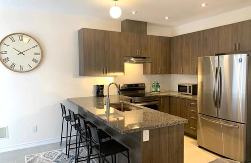 Wasaga Beach House | Best Vacation Home with King size bed
