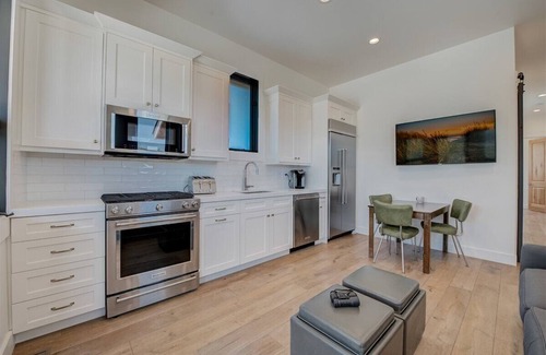 South Snyderville Basin House | Best Views and Location to Park City Mountain