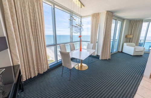 Downtown Myrtle Beach Condo | Best Views in Myrtle|Top Floor Penthouse|King Bed!