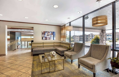 Downtown Branson Hotel | Best Western Plus Landing View Inn & Suites