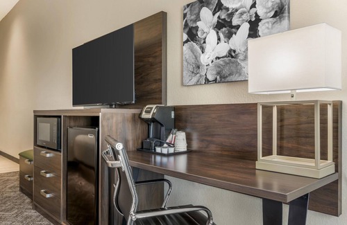 Olney Hotel | Best Western Plus Parkside Inn & Suites