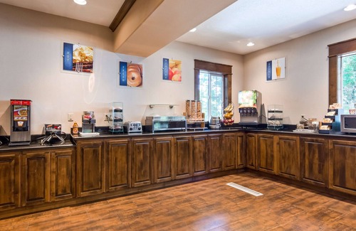 Albany Hotel | Best Western Plus Prairie Inn