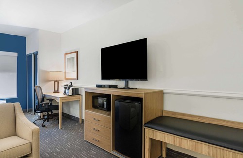 Wilmington Hotel | Best Western Plus Westgate Inn & Suites