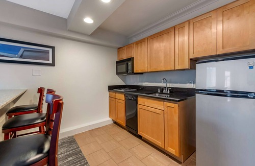 Montbello Hotel | Best Western Premier Denver East