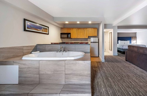 Montbello Hotel | Best Western Premier Denver East