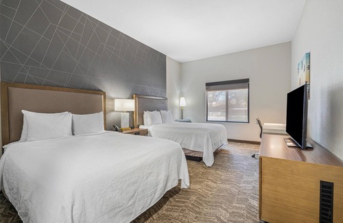 Valencia Hotel | Best Western Valencia/Six Flags Inn & Suites