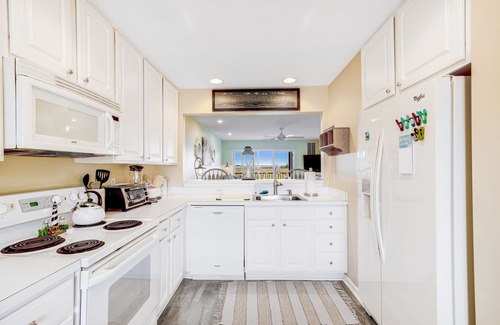 Ocean View Condo | Bethany Bay second floor condo with pool, high-speed WiFi, central AC, & W/D