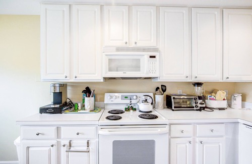 Ocean View Condo | Bethany Bay second floor condo with pool, high-speed WiFi, central AC, & W/D