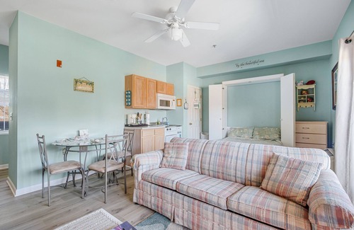 Bethany Beach Condo | Bethany Beach Inn suite close to beach with free WiFi, central AC, & balcony