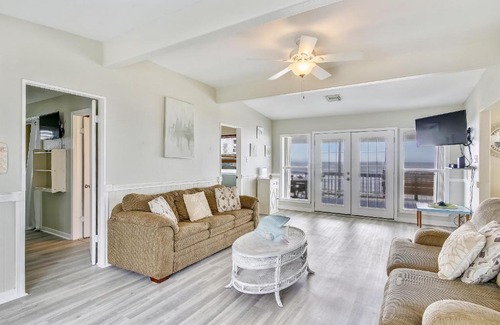 Bermuda Beach House | Betsy's Beachfront Cottage