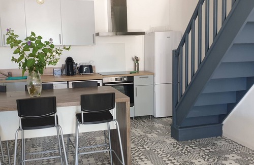 Saint-Martin-de-Crau Apartment | Between Camargue and Alpilles, part of an air-conditioned farmhouse with swimming pool
