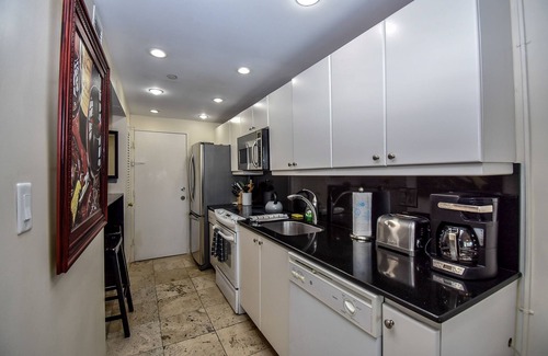 South Beach Apartment | Between Lowe's and Ritz Carlton Hotels Beachfront on Lincoln
