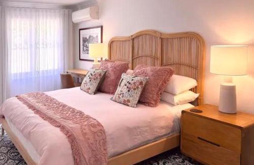 Floreat Bed & Breakfast | Between the City and the Sea w/King Size Bed
