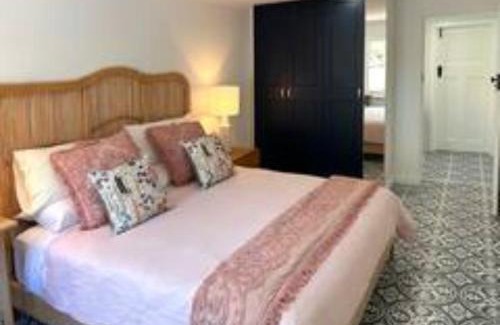 Floreat Bed & Breakfast | Between the City and the Sea w/King Size Bed
