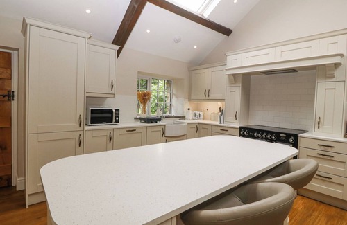 Llandwrog Cottage | BEUDY'R WENNOL, family friendly, luxury holiday cottage in Groeslon