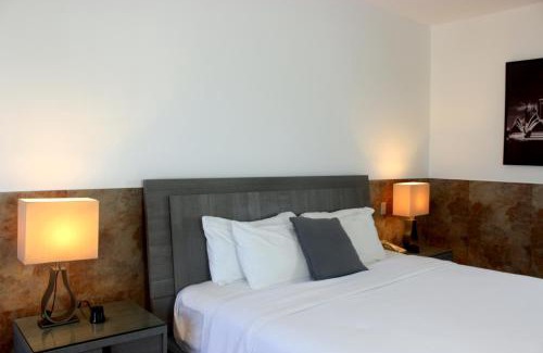 Antiguo Cuscatlan Hotel | Beverly Hills: Hotel and Business